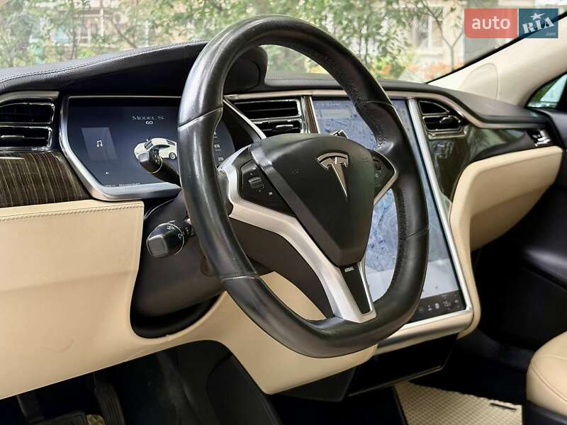 Tesla Model S 2013