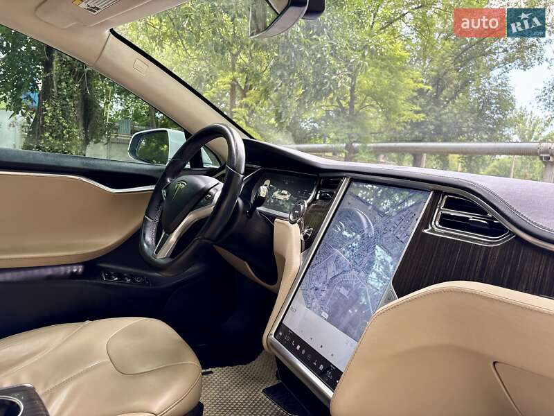 Tesla Model S 2013