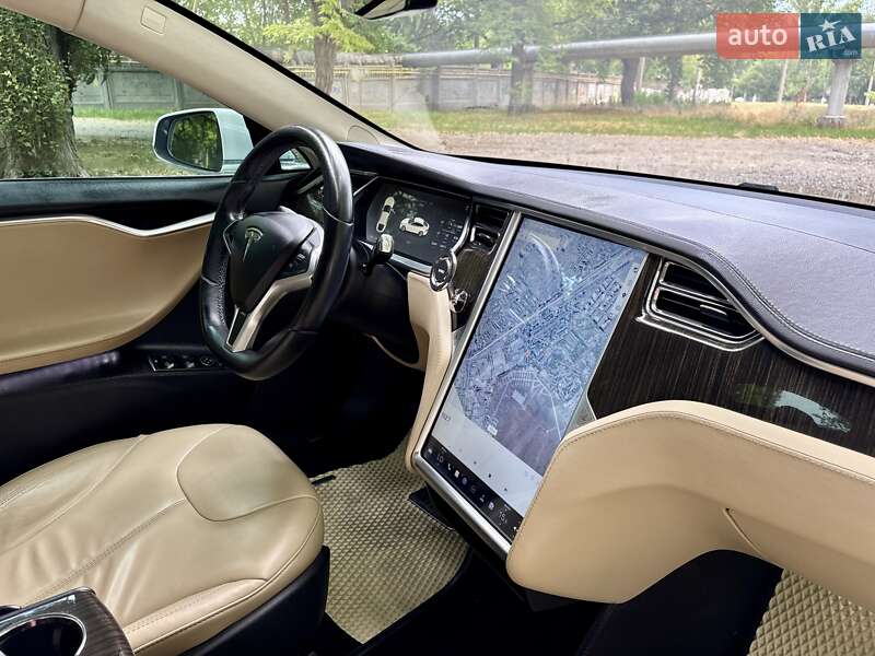 Tesla Model S 2013