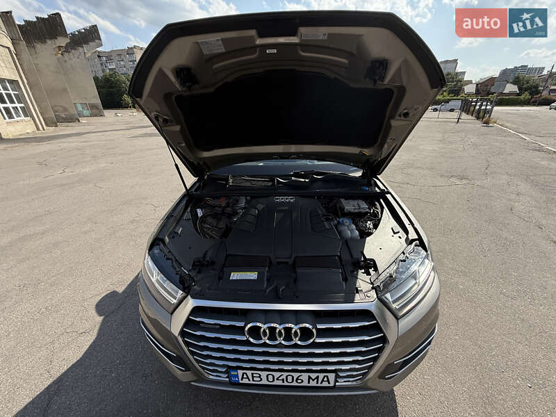 Audi-70