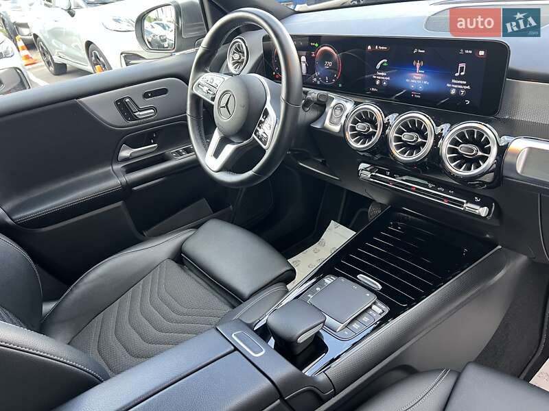 Mercedes-Benz-24