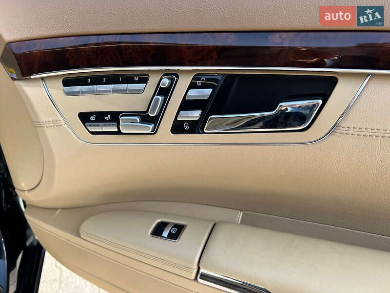 Mercedes-Benz S-Class 2011