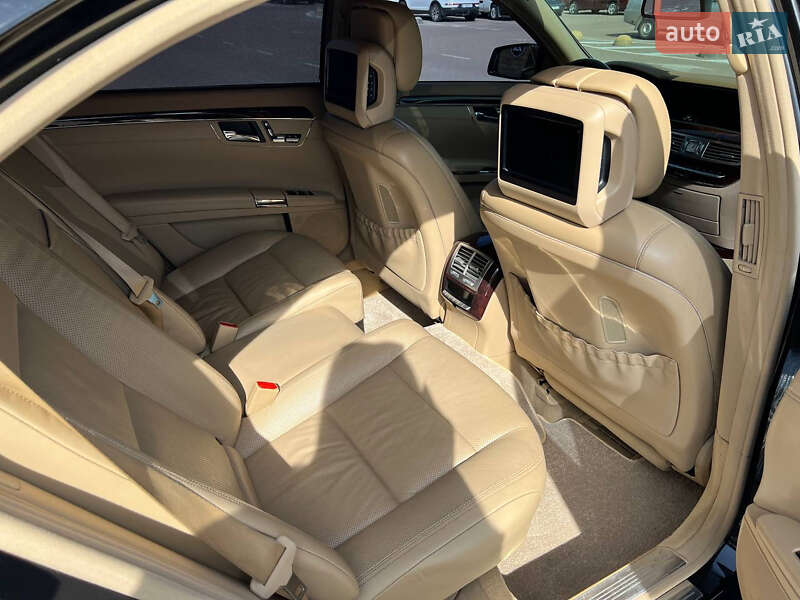 Mercedes-Benz S-Class 2011