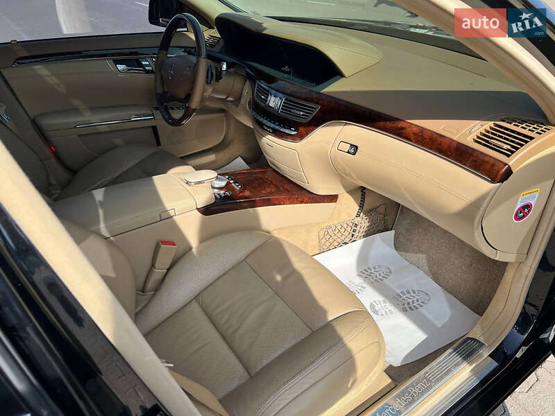 Mercedes-Benz S-Class 2011