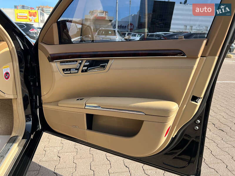 Mercedes-Benz S-Class 2011