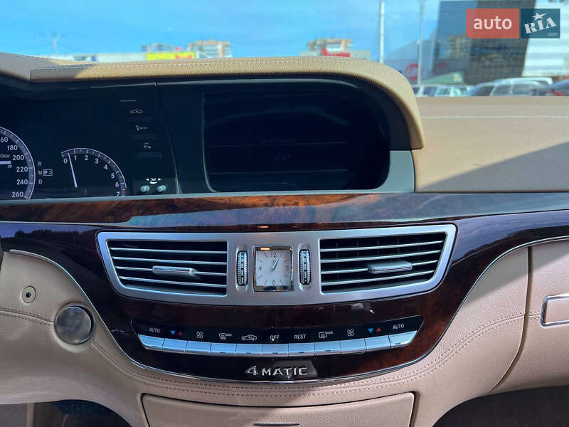 Mercedes-Benz S-Class 2011