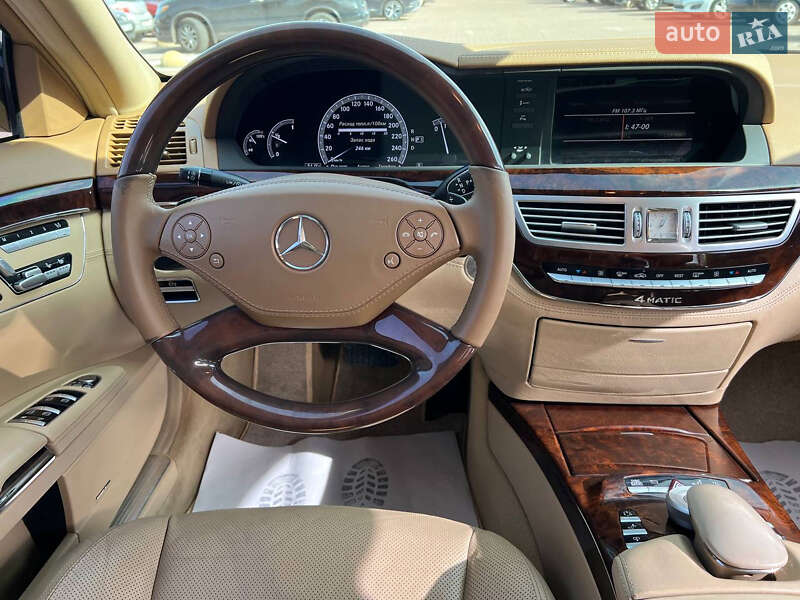 Mercedes-Benz S-Class 2011