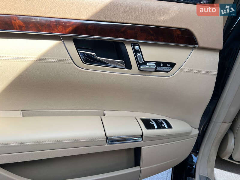 Mercedes-Benz S-Class 2011