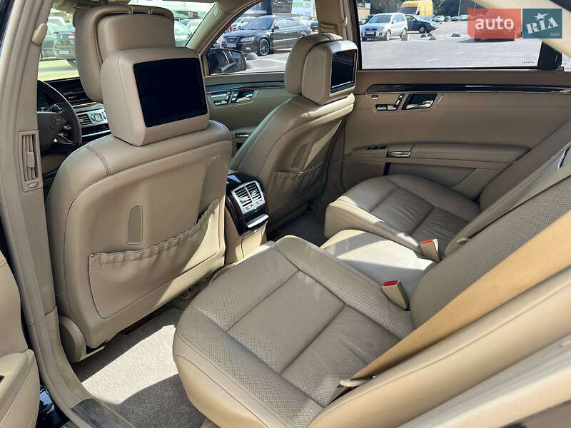 Mercedes-Benz S-Class 2011