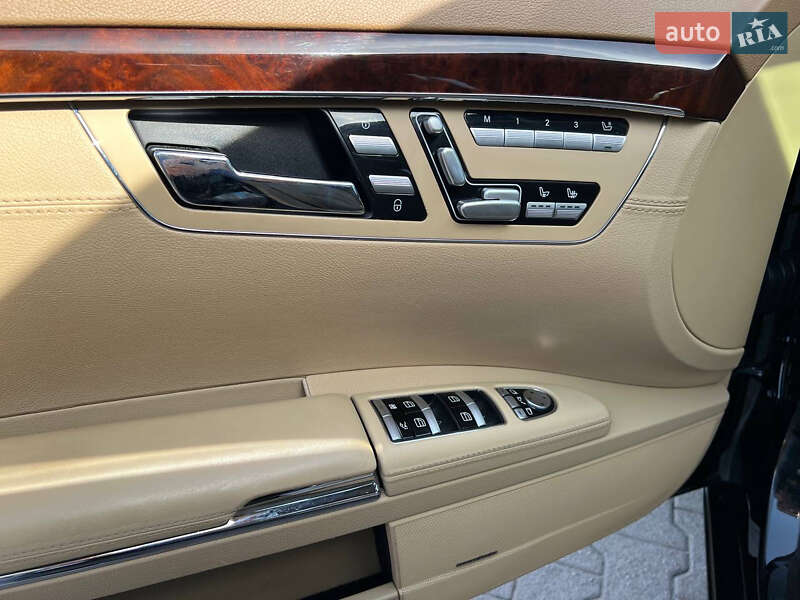 Mercedes-Benz S-Class 2011