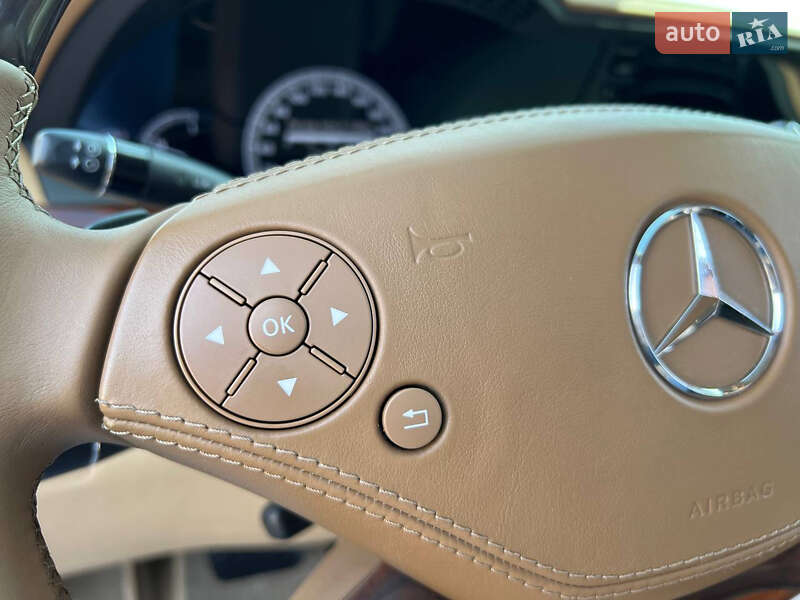 Mercedes-Benz S-Class 2011