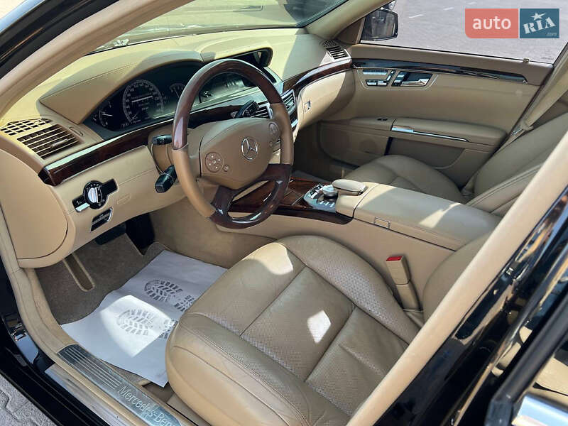 Mercedes-Benz S-Class 2011