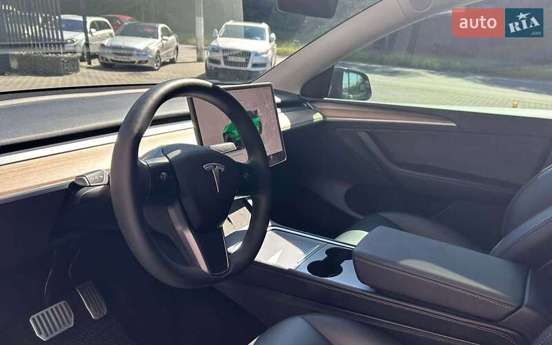 Tesla Model Y 2023