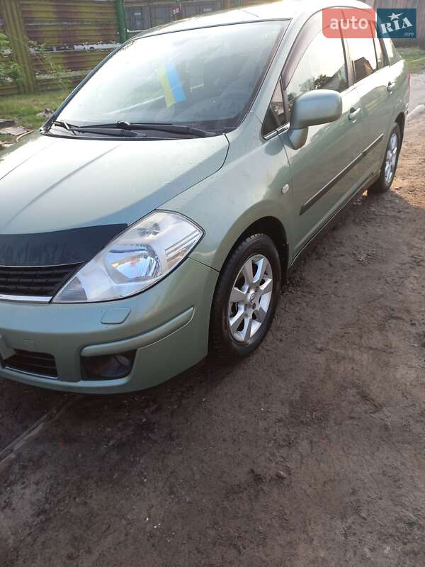 Nissan TIIDA 2007