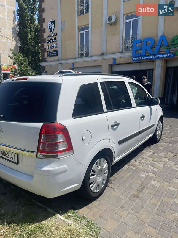 Opel Zafira 2011