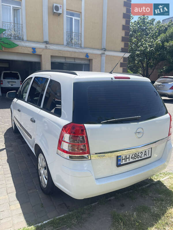 Opel Zafira 2011