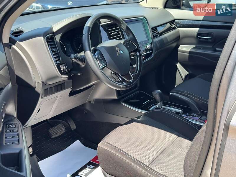 Mitsubishi Outlander 2021