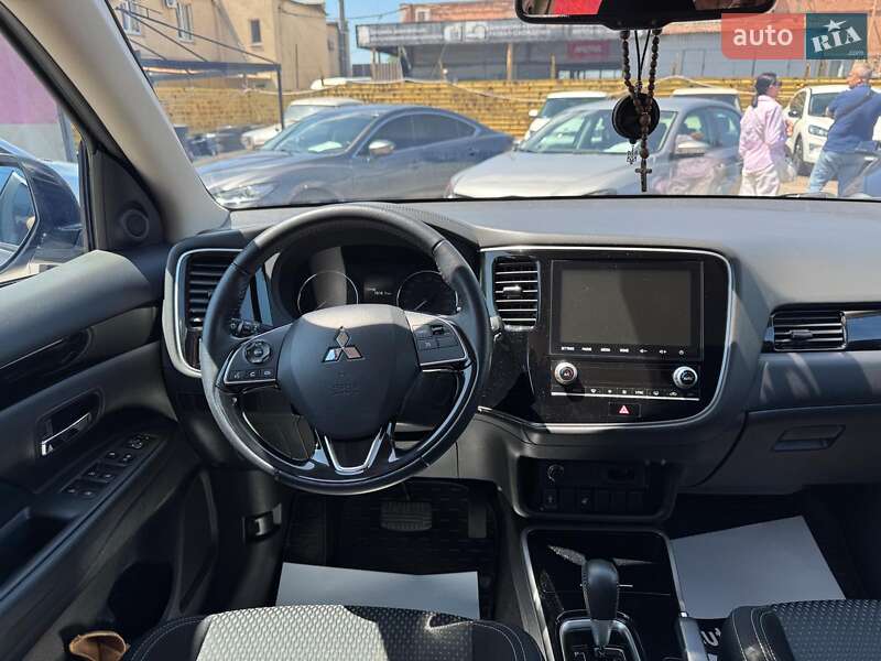 Mitsubishi Outlander 2021