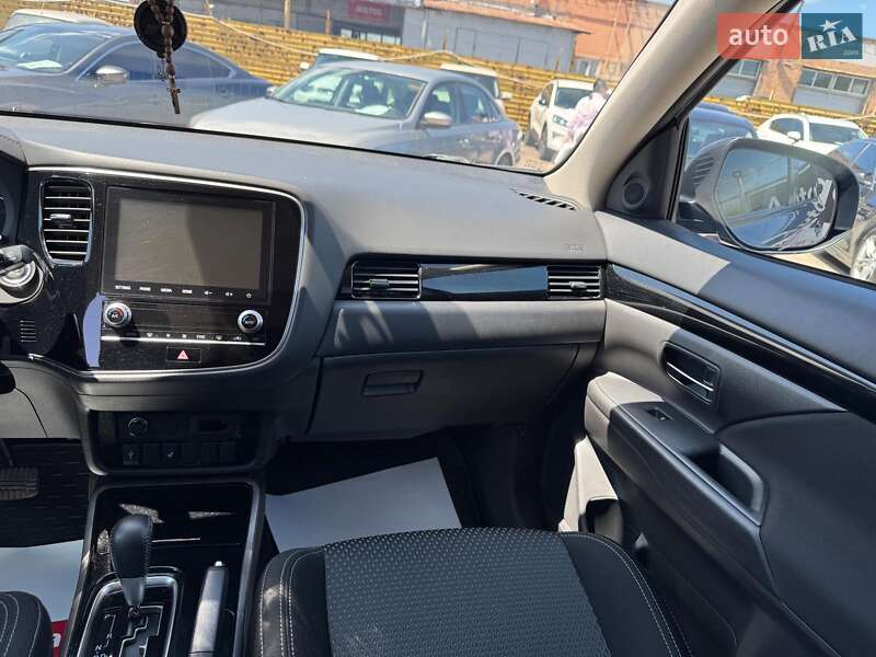 Mitsubishi Outlander 2021