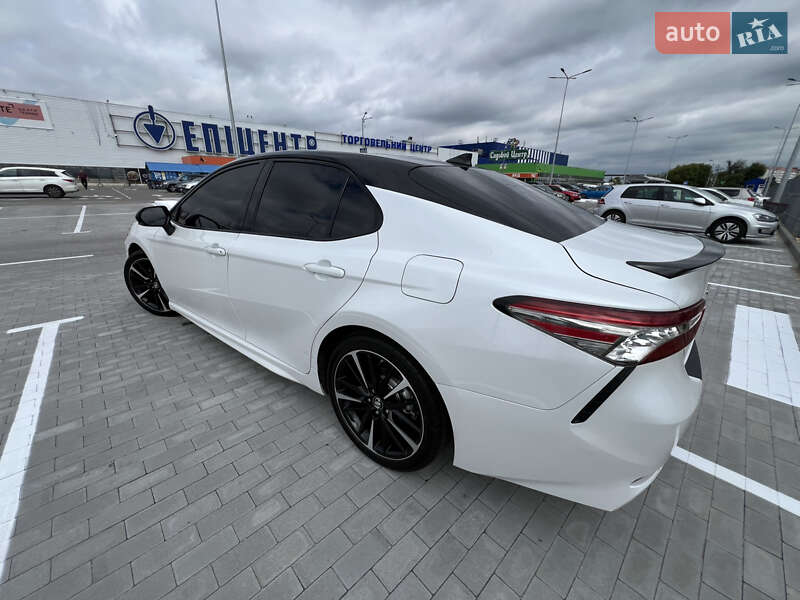 Toyota Camry 2019