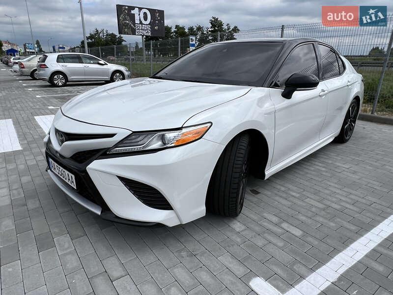 Toyota Camry 2019