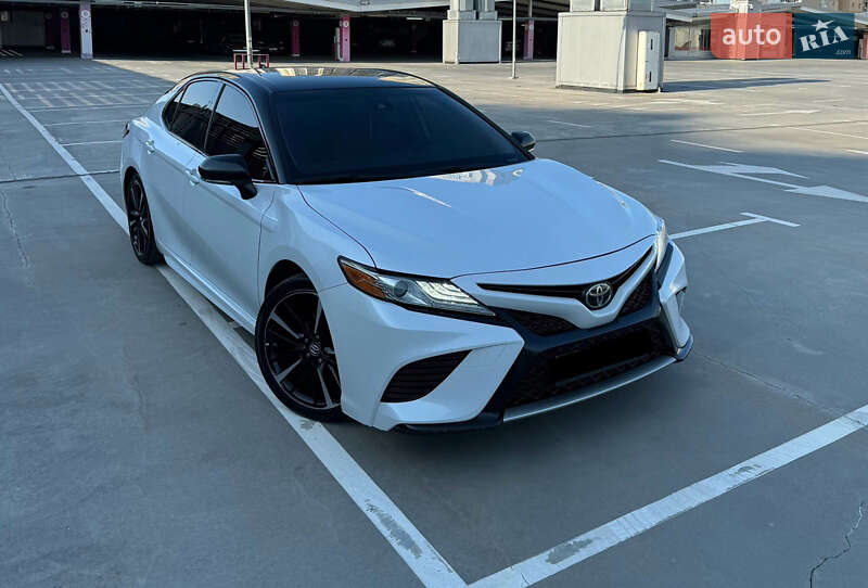 Toyota Camry 2019