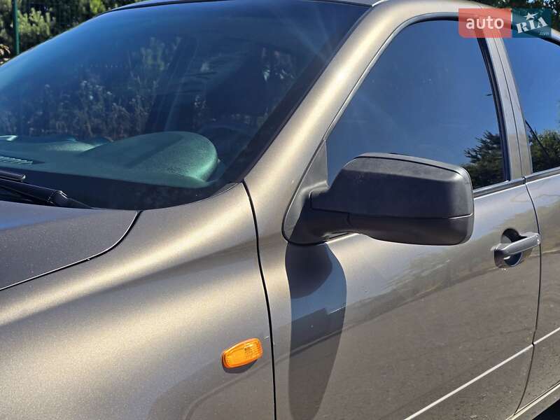 ВАЗ / Lada 2190 Granta 2015