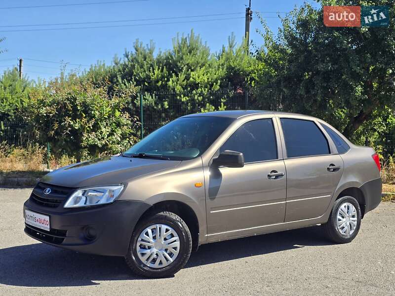ВАЗ / Lada 2190 Granta 2015