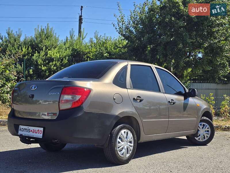 ВАЗ / Lada 2190 Granta 2015