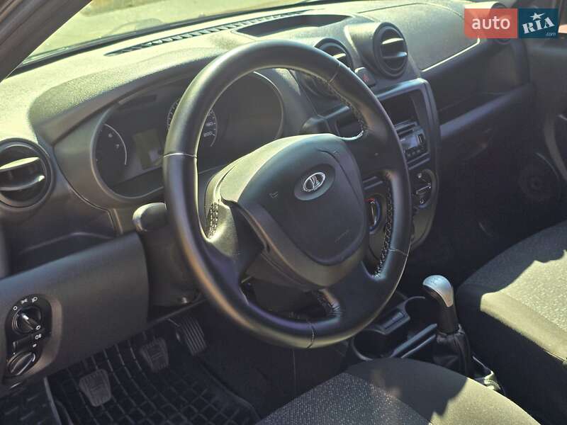 ВАЗ / Lada 2190 Granta 2015