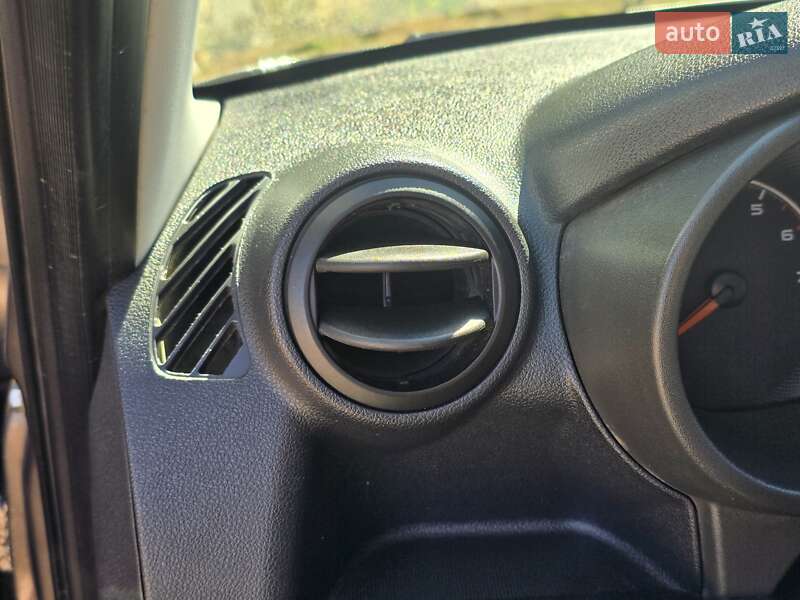 ВАЗ / Lada 2190 Granta 2015