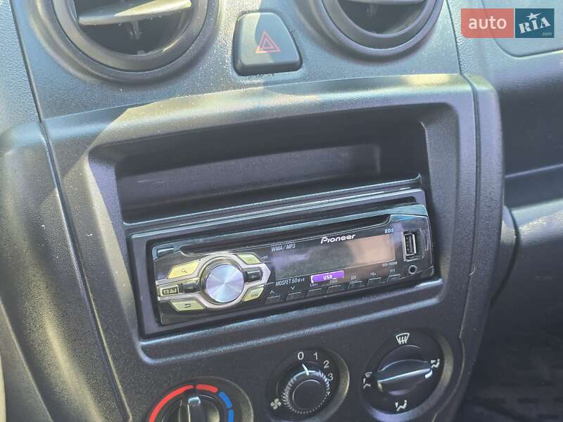 ВАЗ / Lada 2190 Granta 2015