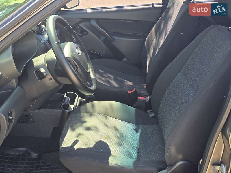 ВАЗ / Lada 2190 Granta 2015