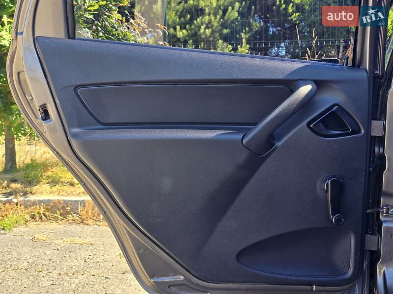 ВАЗ / Lada 2190 Granta 2015