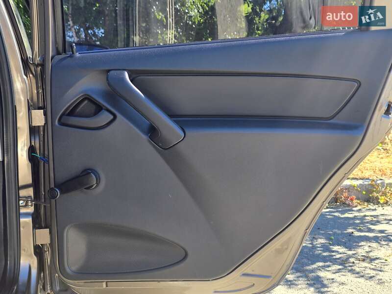 ВАЗ / Lada 2190 Granta 2015