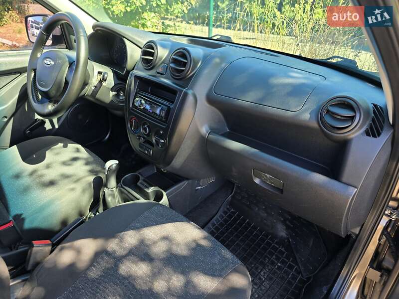 ВАЗ / Lada 2190 Granta 2015