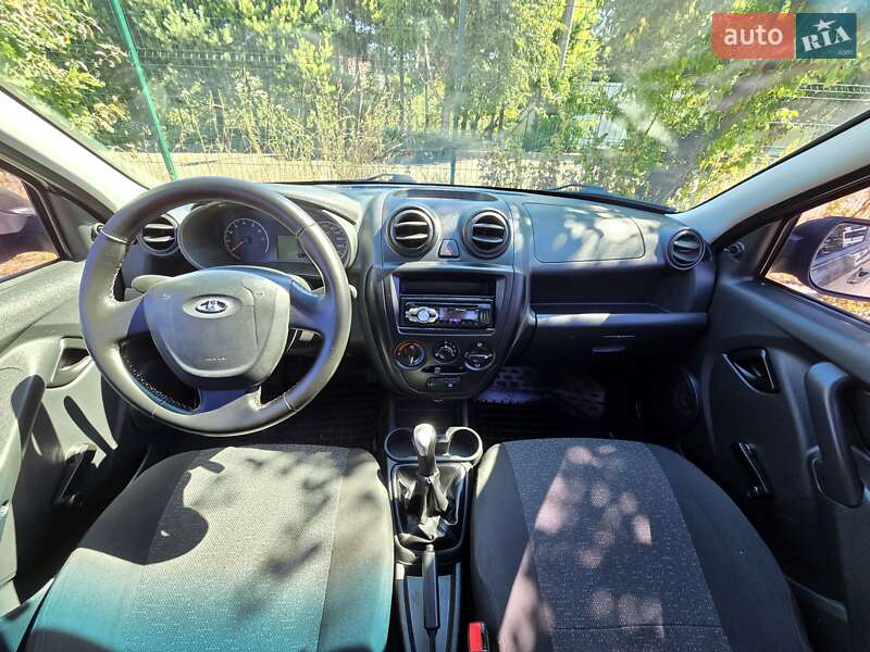 ВАЗ / Lada 2190 Granta 2015