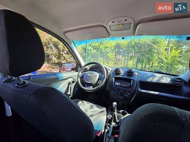 ВАЗ / Lada 2190 Granta 2015