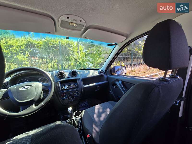 ВАЗ / Lada 2190 Granta 2015