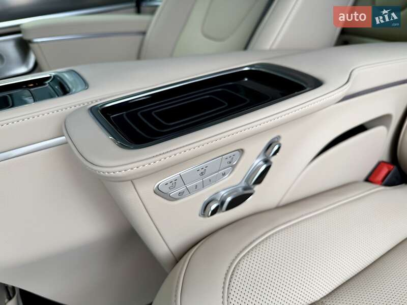 Mercedes-Benz V-Class 2025