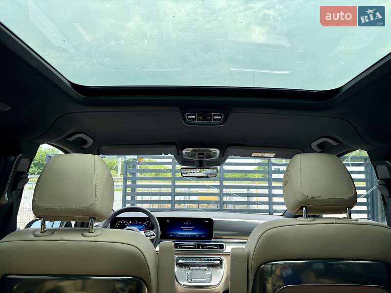 Mercedes-Benz V-Class 2025