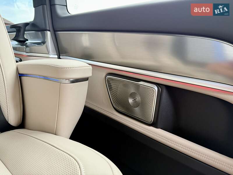 Mercedes-Benz V-Class 2025