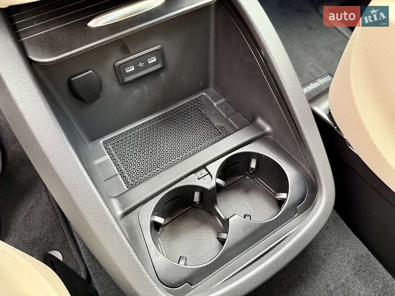 Mercedes-Benz V-Class 2025