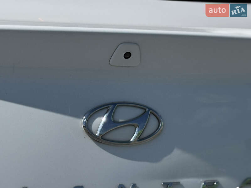Hyundai Elantra 2019