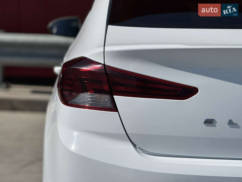 Hyundai Elantra 2019