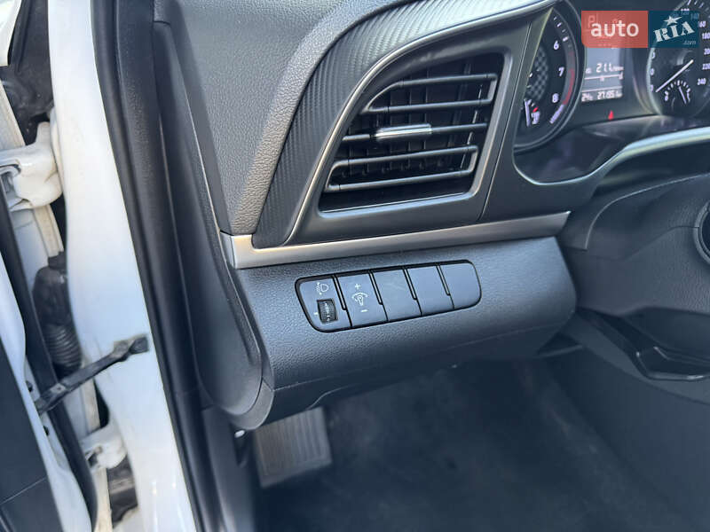 Hyundai Elantra 2019