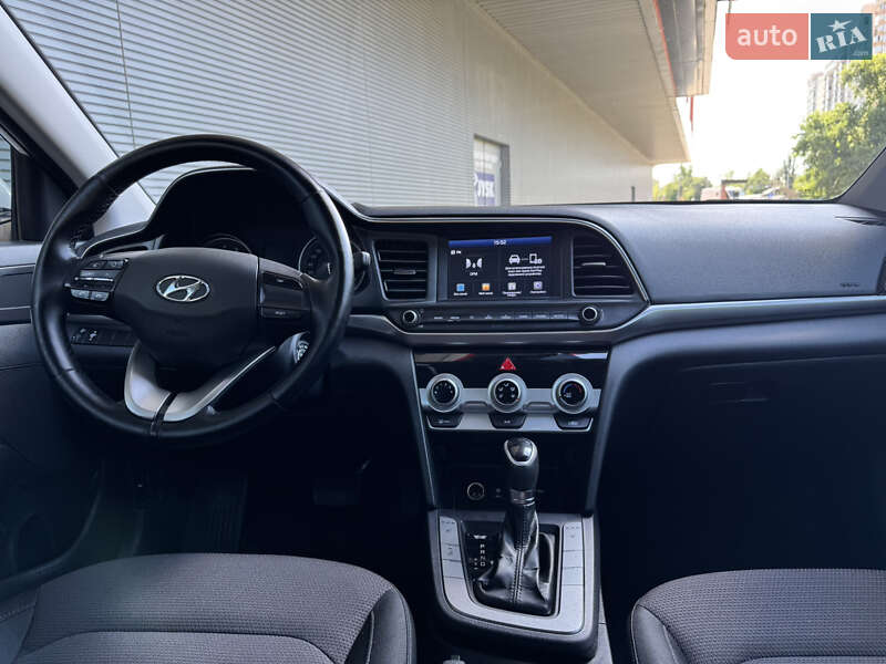 Hyundai Elantra 2019