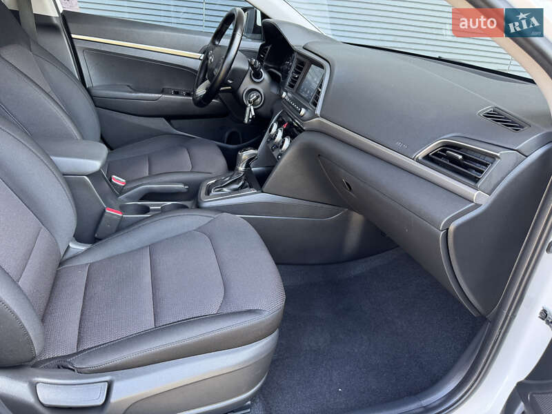 Hyundai Elantra 2019