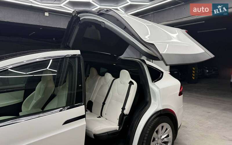 Tesla Model X 2017