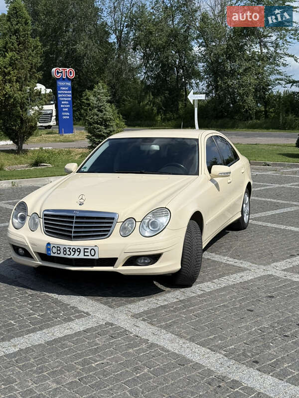 Mercedes-Benz-8